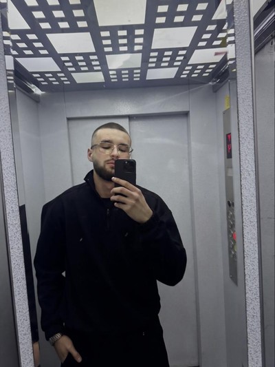 Артем Акперов