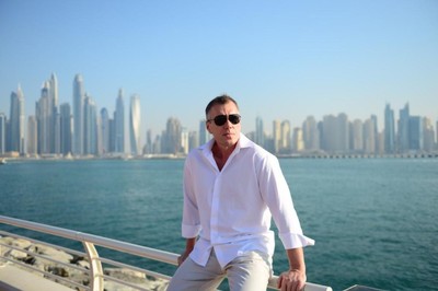 Виктор Ларионов